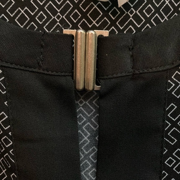 Penningtons Elegant Black Patterned Women's Top - Picture 5 of 9